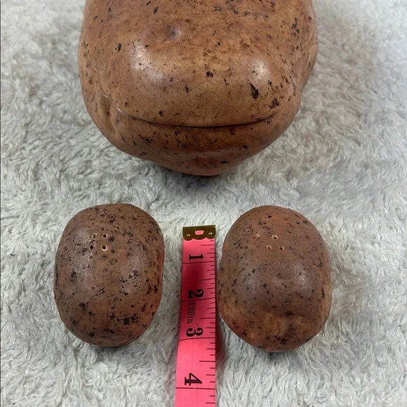 Vintage 70s ceramic set Potato serving dish matching salt and pepper shakers - Picture 4 of 6